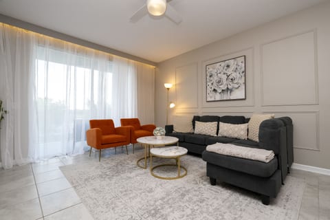 Lovely 2BR at Storey Lake minutes from Disney FREE WATERPARK