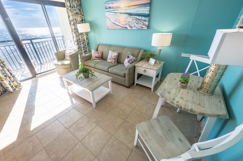 Direct Oceanfront, Beautifully Decorated
