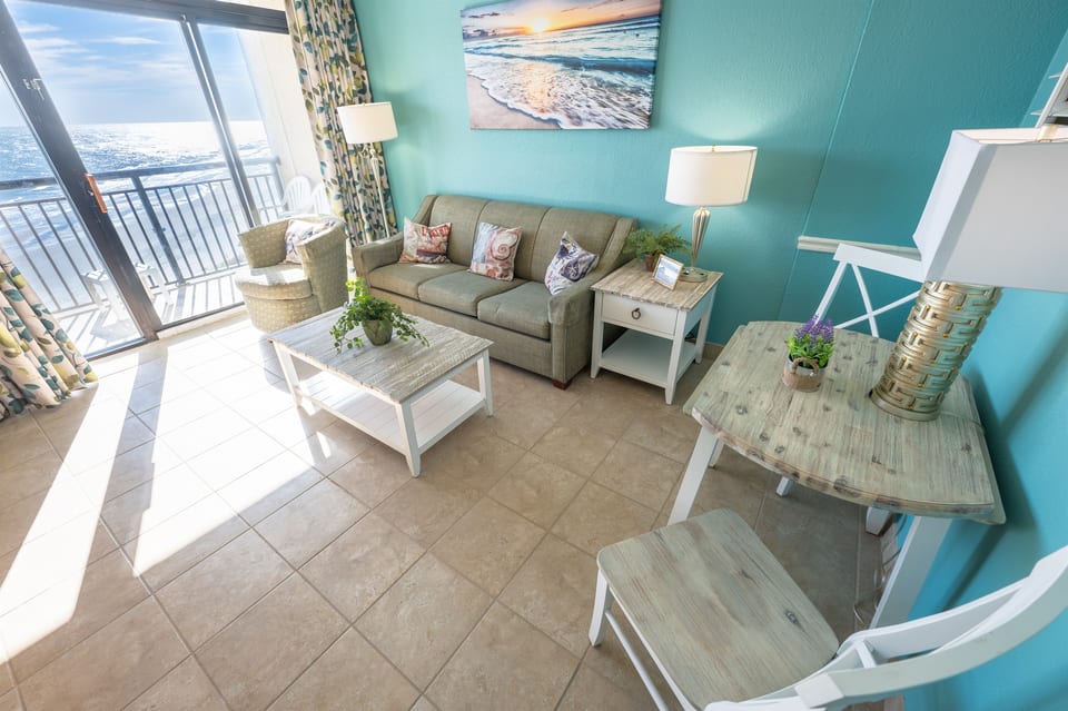 Direct Oceanfront, Beautifully Decorated