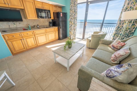 Direct Oceanfront, Beautifully Decorated