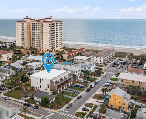 Azure: Fall Getaway | Steps to Beach + Ocean View Terrace