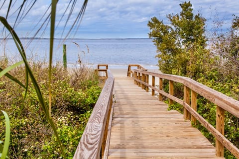 Breezy Palms on the Bay!