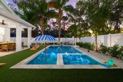 PV Escape: Luxury Escape with Pool & Putting Green