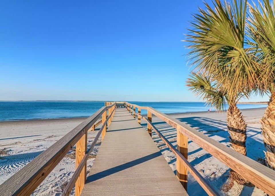 Tybee Island Beach, Dolphins, Oceanfront Condos, Pools - Tybee Island