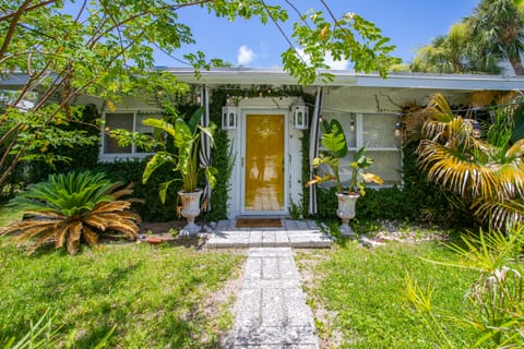 Bamboo Beach Cottage on Jones