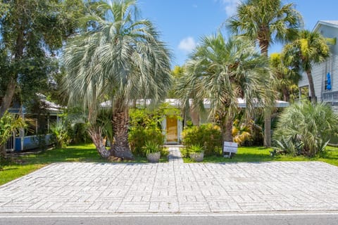 Bamboo Beach Cottage on Jones