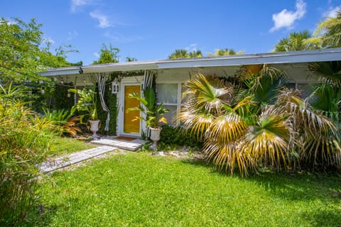 Bamboo Beach Cottage on Jones