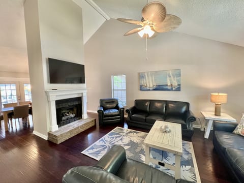 Coastal Cottage, Savannah, GA, Free Tybee Parking Pass
