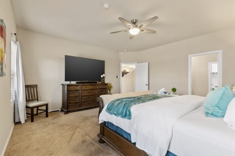 The Zen Den - 4 Bedroom home w/ unbelievable massage chair!