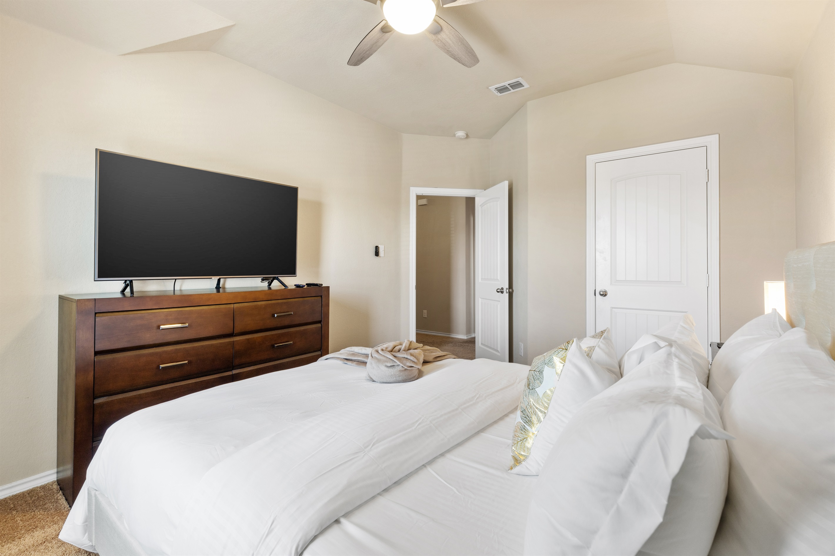 The Zen Den - 4 Bedroom home w/ unbelievable massage chair! - Fort Worth The Zen Den - 4 Bedroom home w/ unbelievable massage chair! - Fort Worth