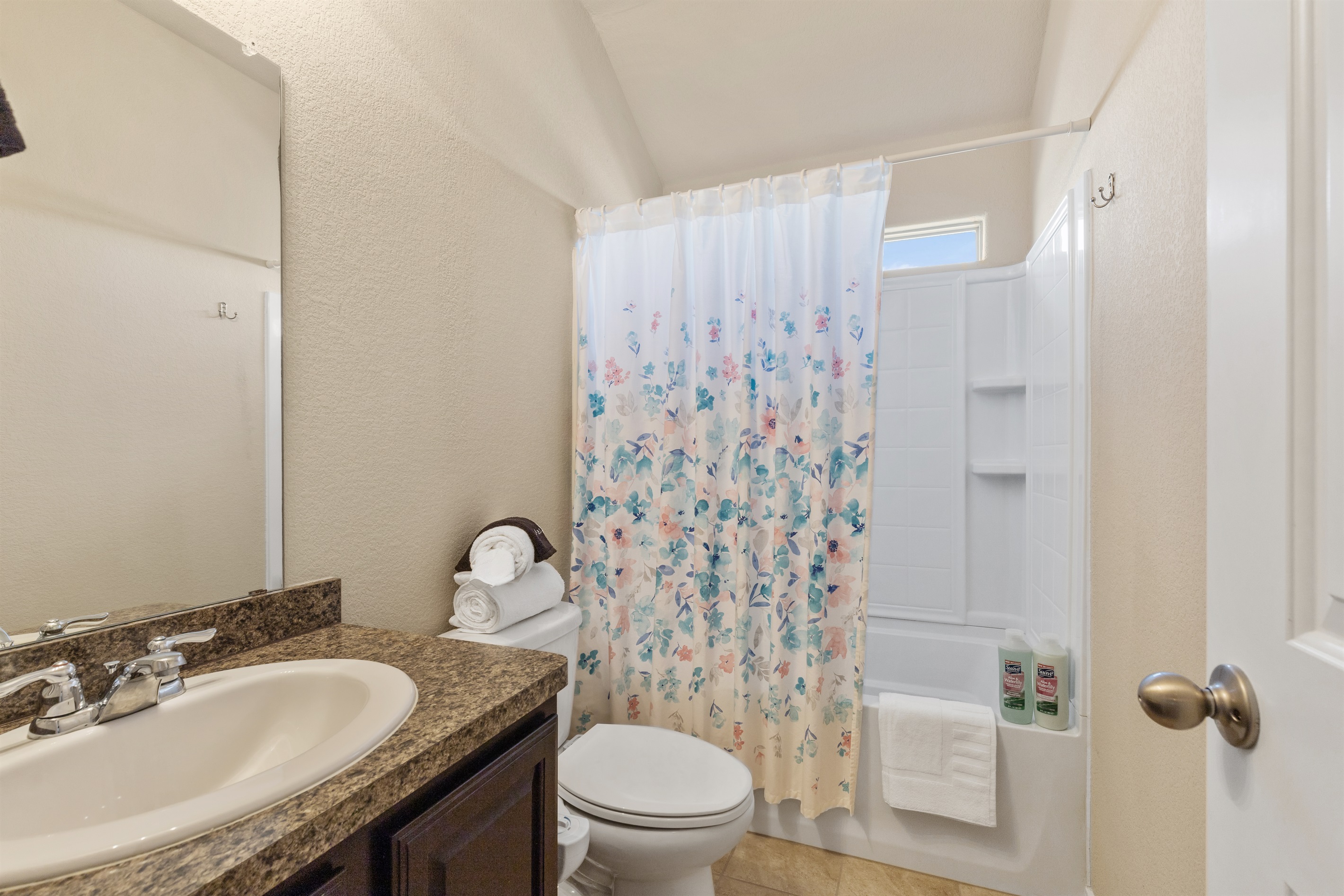 The Zen Den - 4 Bedroom home w/ unbelievable massage chair! - Fort Worth The Zen Den - 4 Bedroom home w/ unbelievable massage chair! - Fort Worth
