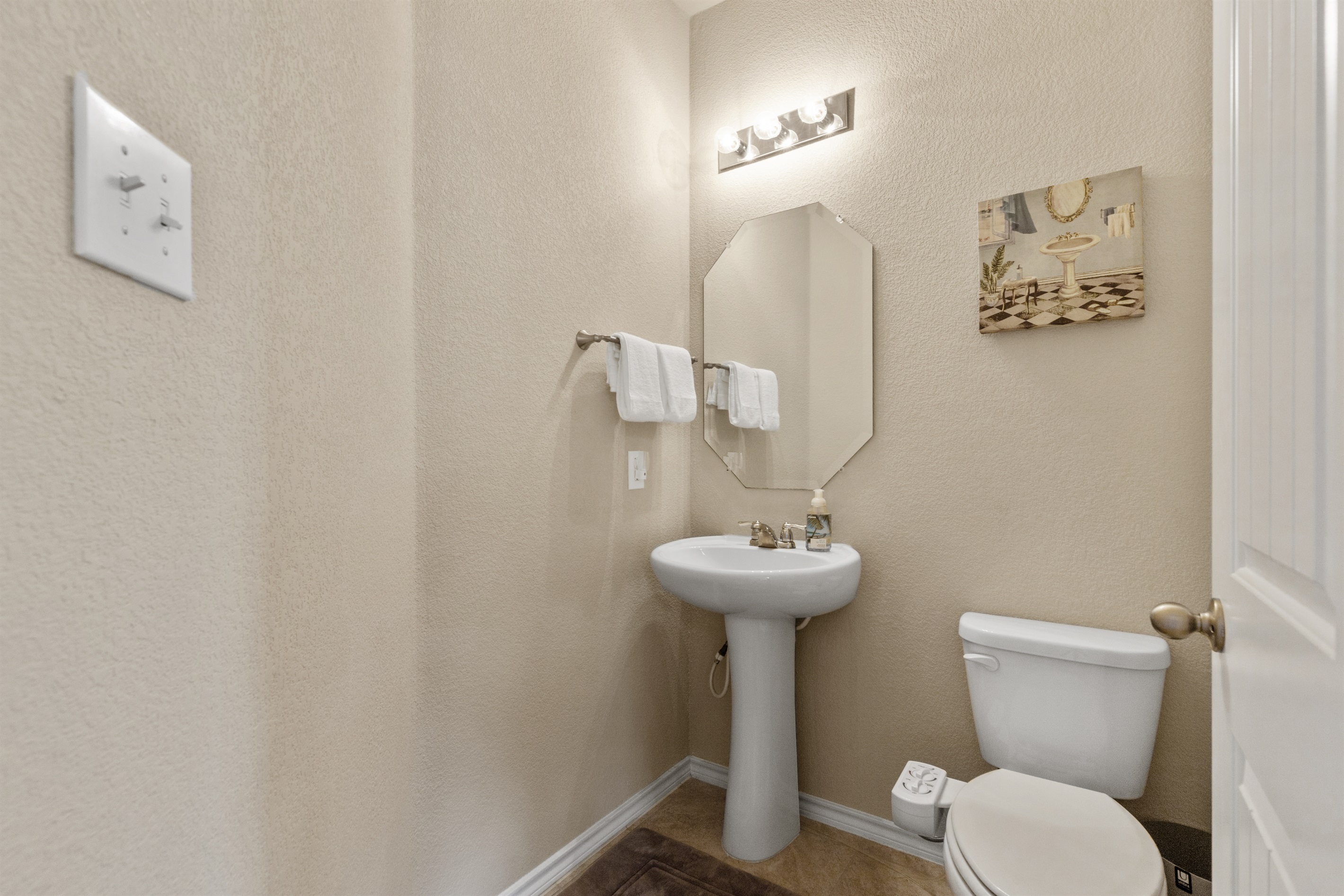 The Zen Den - 4 Bedroom home w/ unbelievable massage chair! - Fort Worth The Zen Den - 4 Bedroom home w/ unbelievable massage chair! - Fort Worth