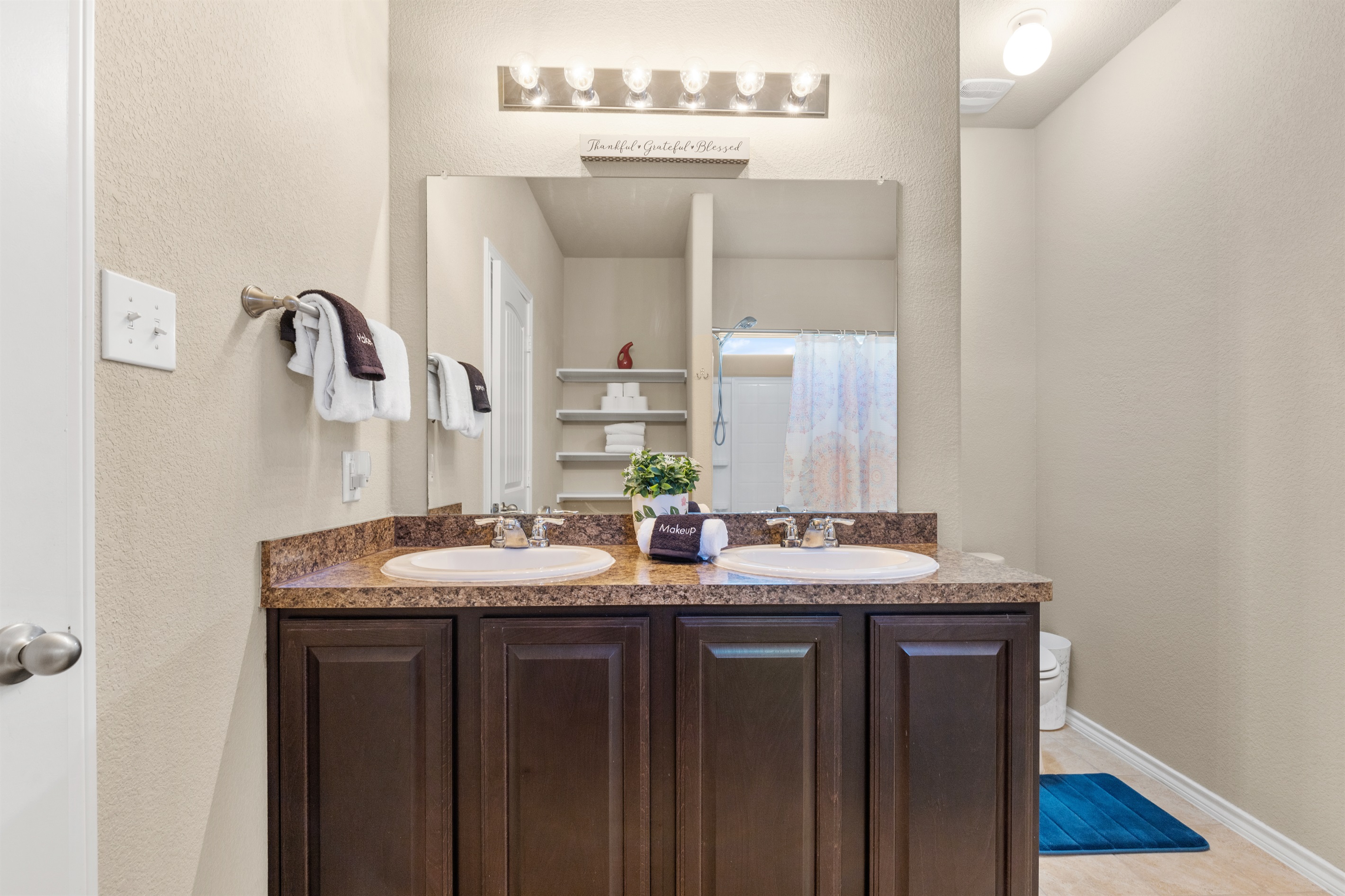 The Zen Den - 4 Bedroom home w/ unbelievable massage chair! - Fort Worth The Zen Den - 4 Bedroom home w/ unbelievable massage chair! - Fort Worth