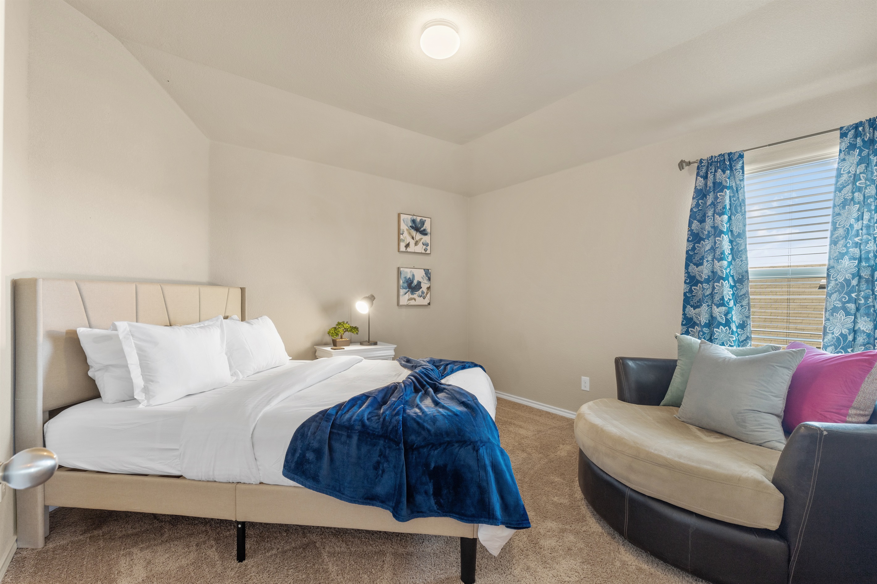 The Zen Den - 4 Bedroom home w/ unbelievable massage chair! - Fort Worth The Zen Den - 4 Bedroom home w/ unbelievable massage chair! - Fort Worth
