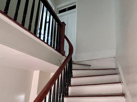 Balcony on Forsyth Park, 2-br Historic Savannah, Ga.