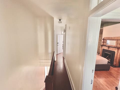 Balcony on Forsyth Park, 2-br Historic Savannah, Ga.