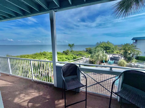 Ship-Watch Dunes ~ Oceanfront ~ Dolphins! Pools!