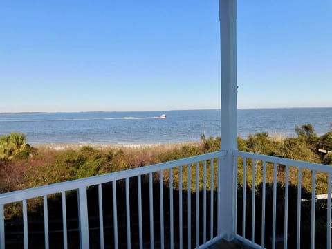 Ship-Watch Dunes ~ Oceanfront ~ Dolphins! Pools!