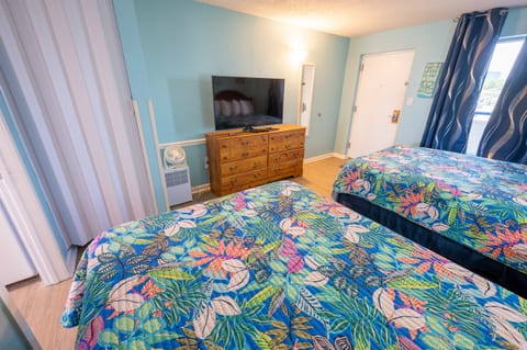 2 Queen Beds in Bedroom