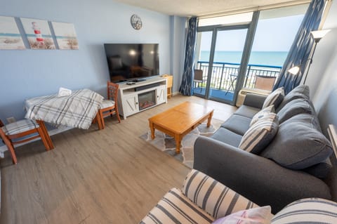 Direct Oceanfront, Beautifully Decorated