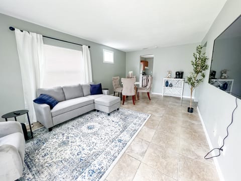 Cozy 2 Bedroom Downtown Dade City #2