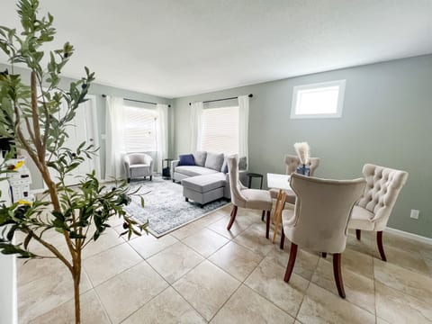 Cozy 2 Bedroom Downtown Dade City #2