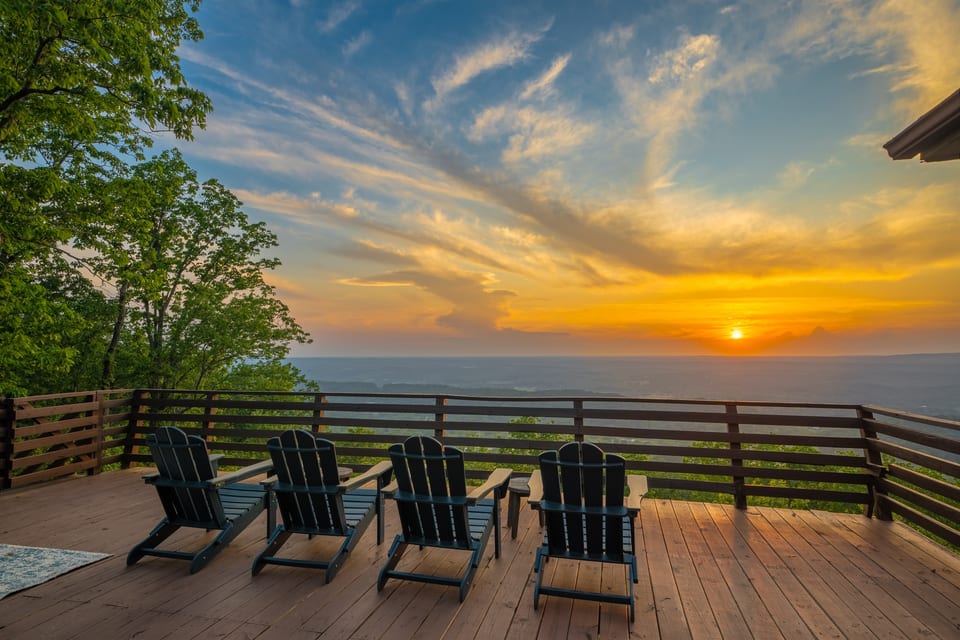 Gorgeous brow views from spacious deck