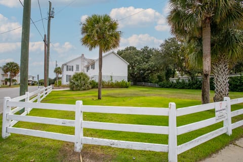 Tybee Island Historic Beach Cottage ~ Sleeps 20!