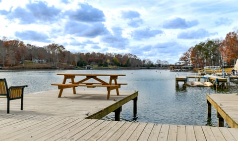 Hale Aloha at Lake Anna