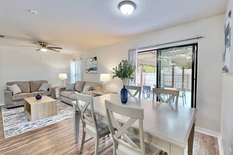 Brooksville Retreat, 3 bed 2 bath!