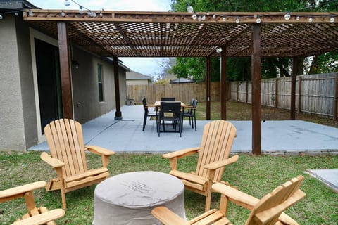 Brooksville Retreat, 3 bed 2 bath!