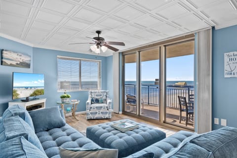 Beautifully Decorated, Large Family Room Area