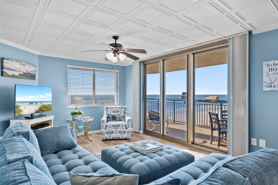 Beautifully Decorated, Large Family Room Area
