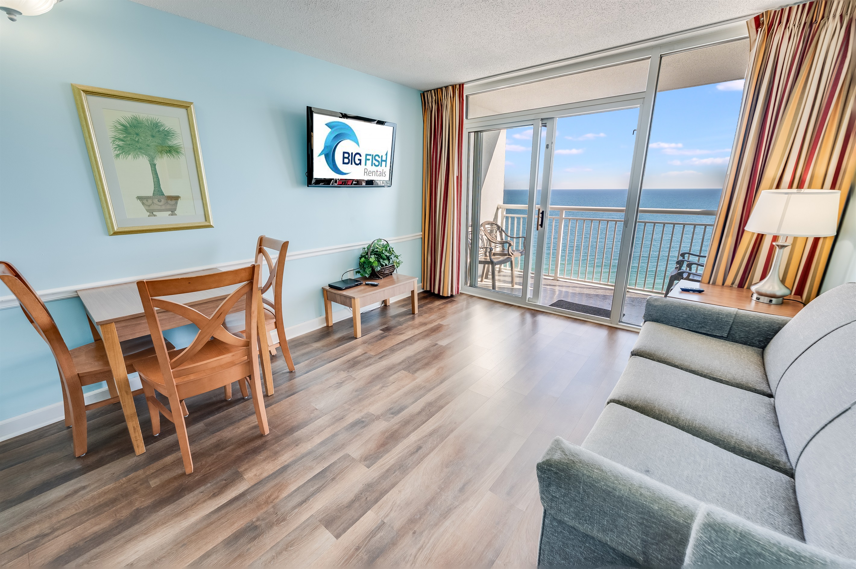Living Room with Stunning Views🌊☀️