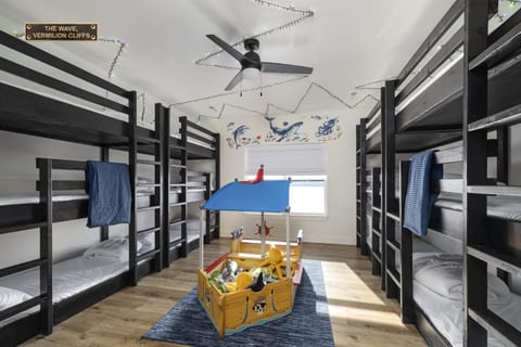 Upper Level: Bunk Bedroom 7 - The Wave, Vermilion Cliffs w 12 Twin Beds