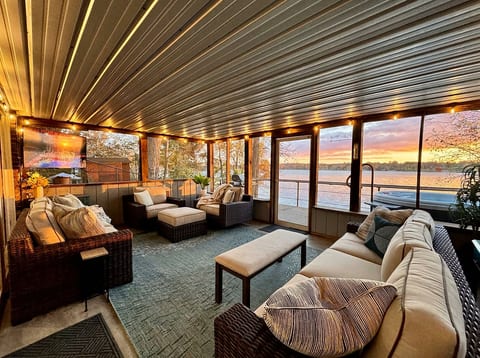 Screened | 50" TV | Lake Views