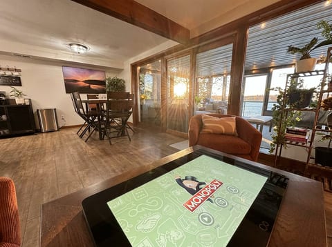 Game table | Up to 6 players