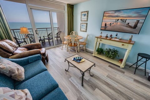 Direct Oceanfront, Beautifully Decorated!