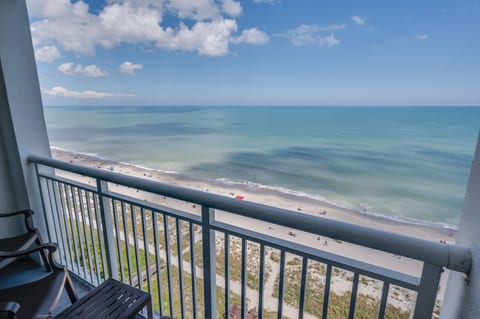 Large Balcony with Direct Oceanfront Views!
