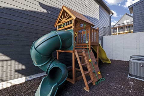 Tree House - Garden Level: Private, Fenced Playground