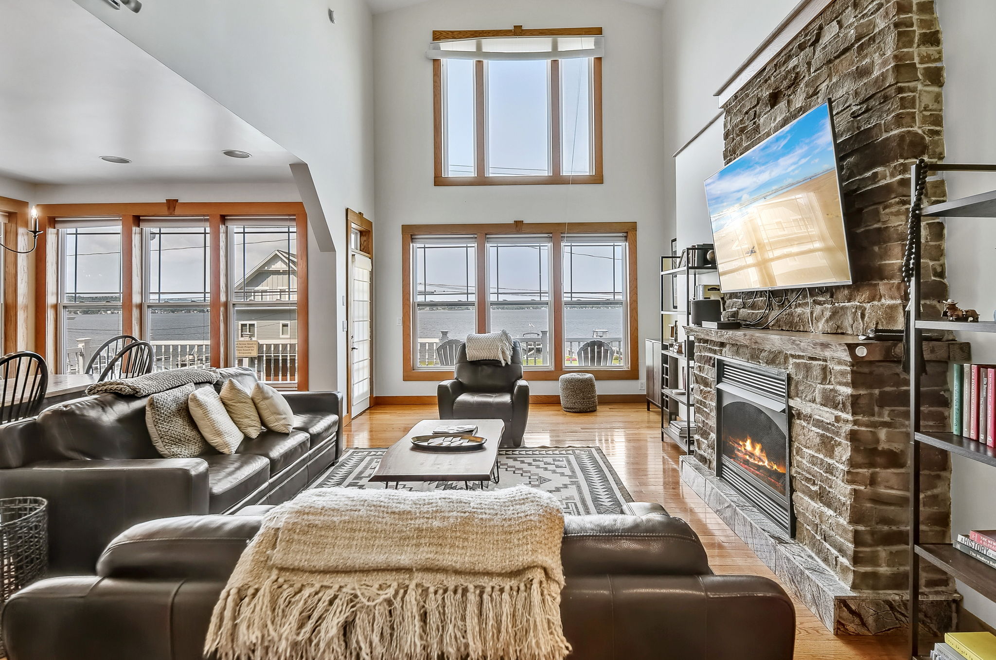 Saratoga Lakeside Lookout