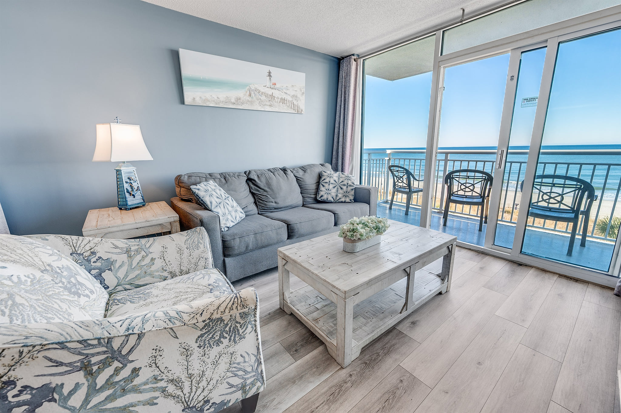 Amazing Living Room with Stunning Views🌊☀️