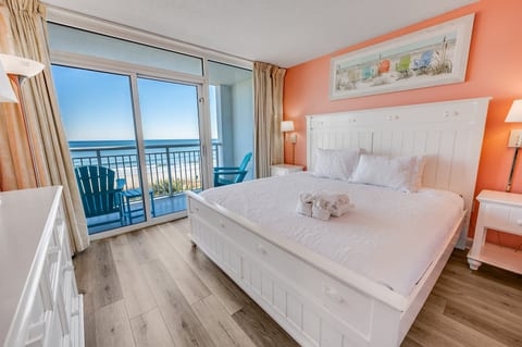 Stunning Bedroom Beautifully Decorated with Amazing Views 💫✨
