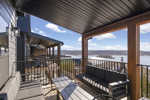 Tree House - Main Level: Outdoor Sofa on Deck