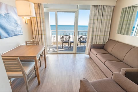 Living Room with Stunning Views🌊☀️