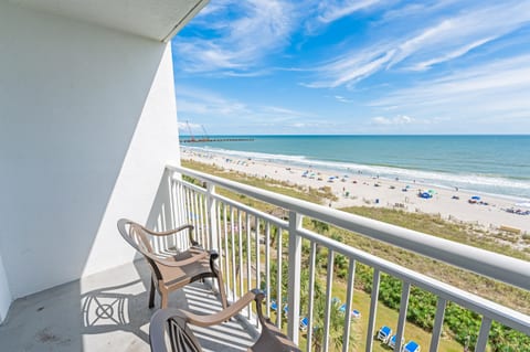 Large Balcony with Amazing Views of the Ocean🌊☀️