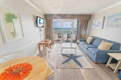 Amazing Living Room with Stunning Views🌊☀️