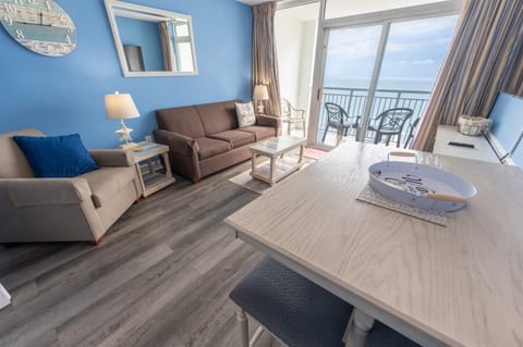 Direct Oceanfront, Beautifully Decorated