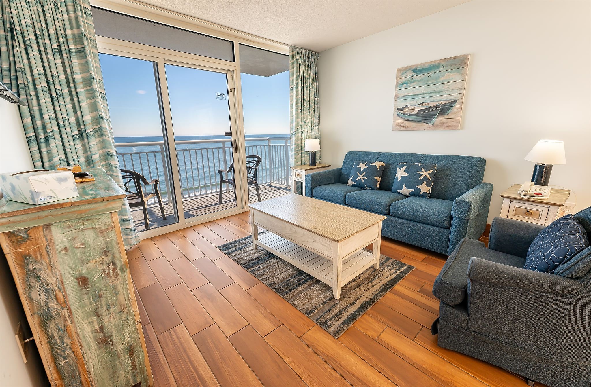 Amazing Living Room with Stunning Views🌊☀️