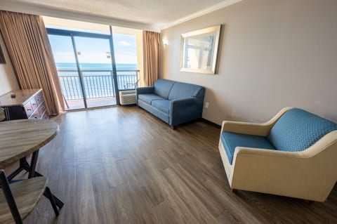 Direct Oceanfront, Beautifully Decorated
